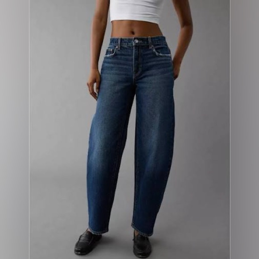 American Eagle Low Rise Barrel Jean - in Dark Wash Denim